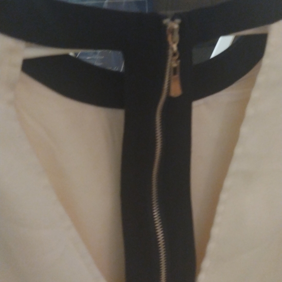 4/$20 Gorgeous cream colored dress with cutouts and black trim-M - Picture 6 of 7